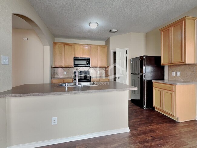 Foto del edificio - 9215 Birch Springs Dr