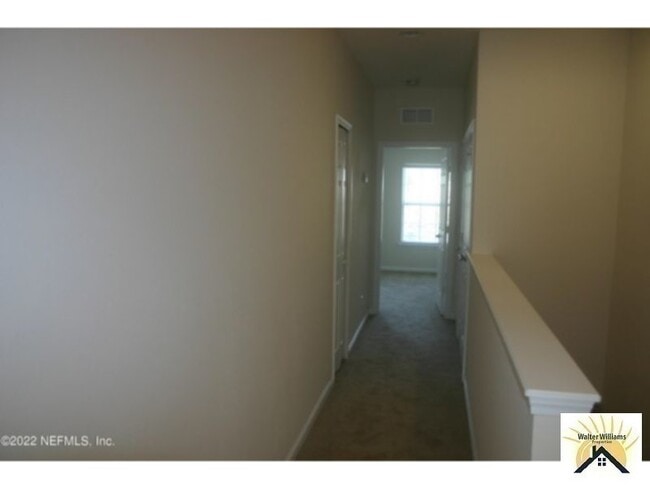 Building Photo - 2/2.5 townhome