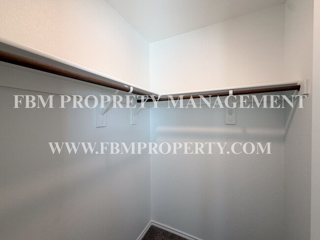 Building Photo - 369 Thoroughbred St