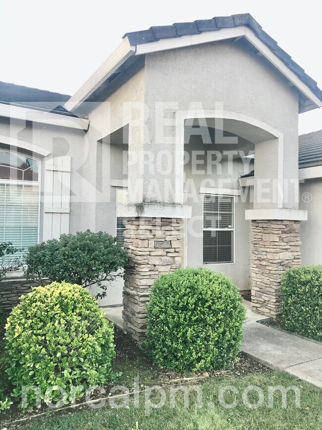 Building Photo - 9424 Blue Diamond Way