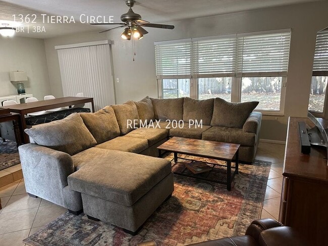 Building Photo - Spacious Ranch Style Home