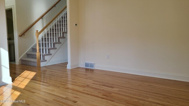 Foto del edificio - 9 Lakepointe Way