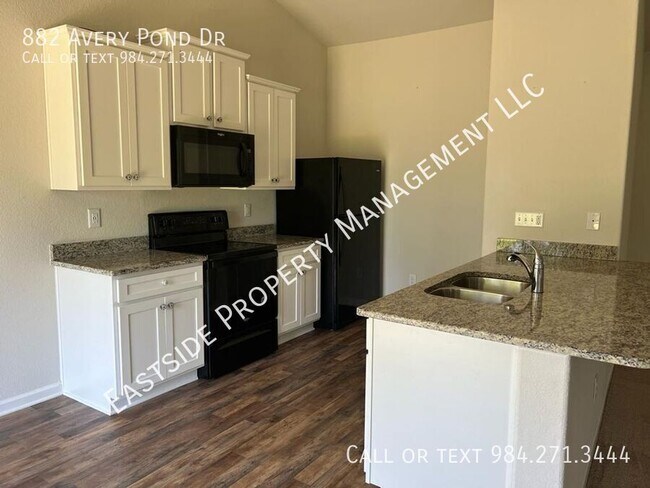 Building Photo - 882 Avery Pond Dr