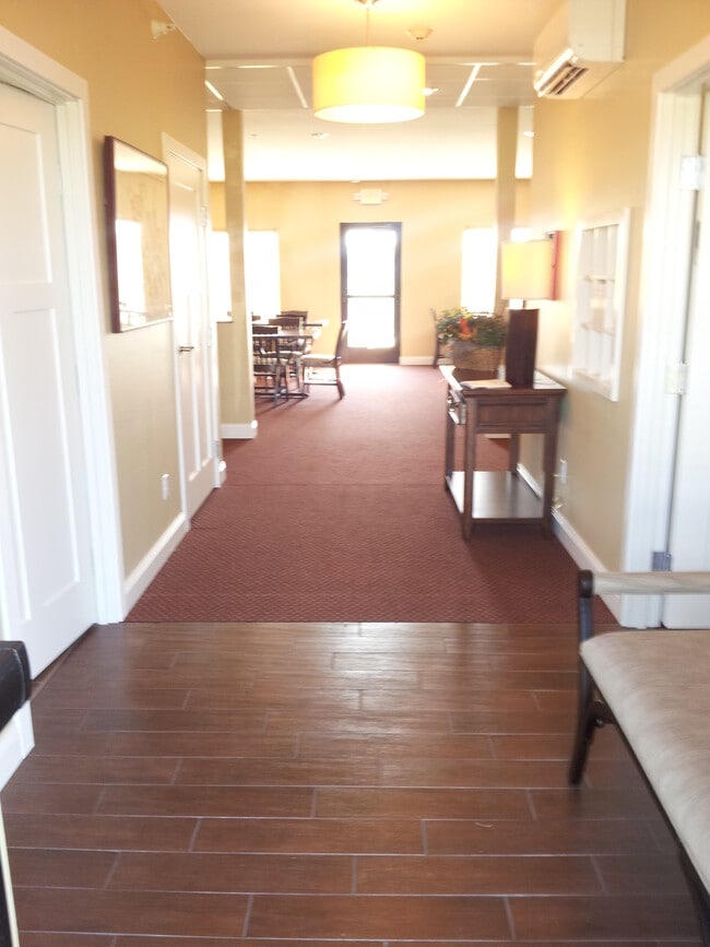 Building Photo - 308 College Cir