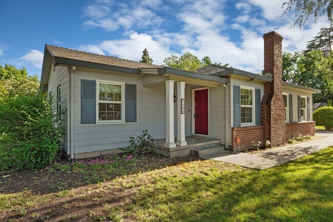 Building Photo - Beautiful 4 Bed/2 Bath Home Available Now!