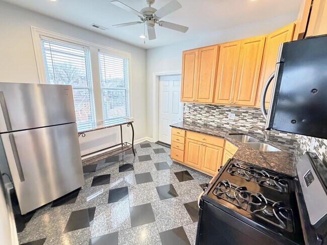 Foto del edificio - 2326 N Kostner Ave