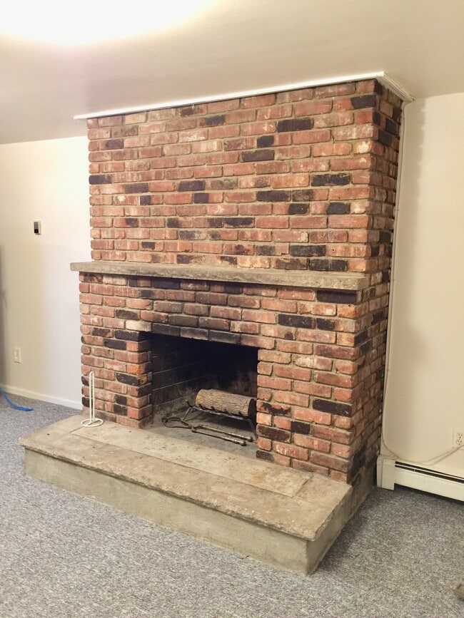 Building Photo - 327 8th St