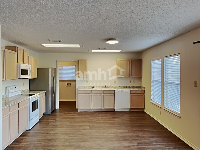 Foto del edificio - 8447 Mannington Pl