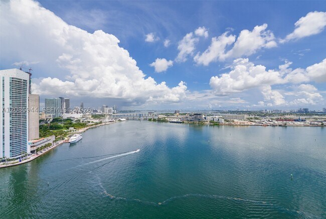 Foto del edificio - 848 Brickell Key Dr
