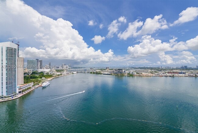 Building Photo - 848 Brickell Key Dr