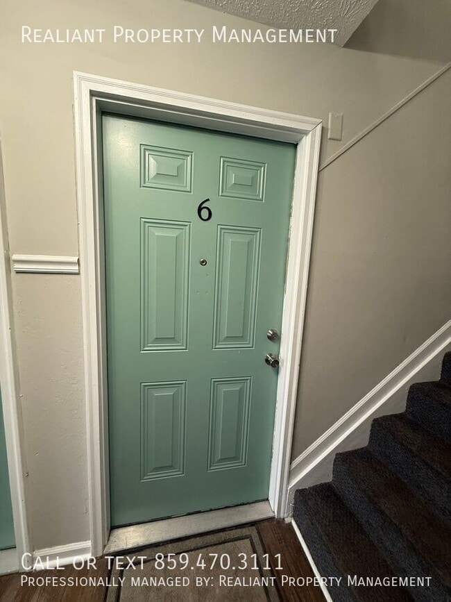 Building Photo - 208 Lakeshore Dr