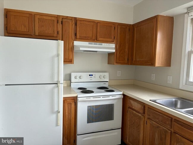 Building Photo - 950 Concord St