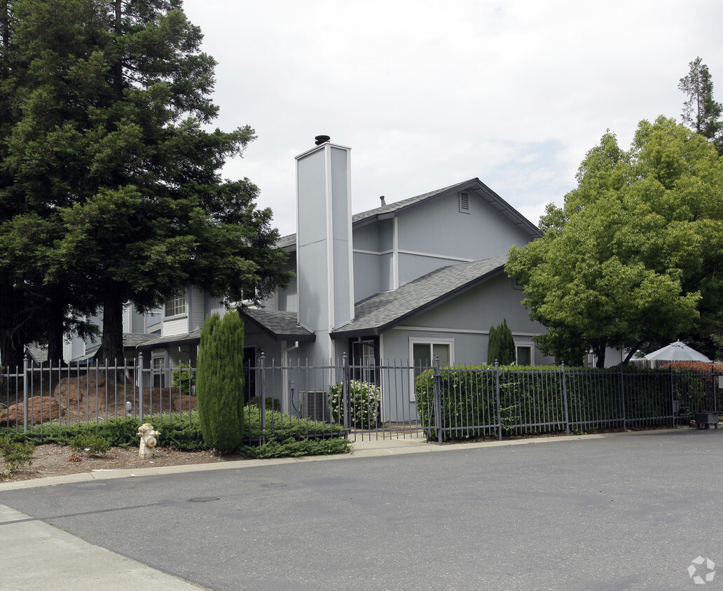 Primary Photo - Acacia Meadows Apartments