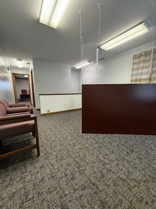 Foto del edificio - 1052 N University Blvd