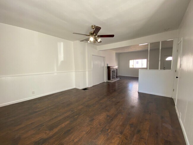 Foto del edificio - NEWLY RENOVATED 2 BEDROOM IN THE HEART OF ...
