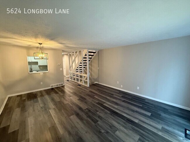 Foto del edificio - 5624 Longbow Ln