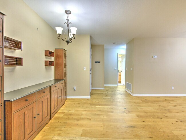 Foto del edificio - 538 Golden Raintree Pl