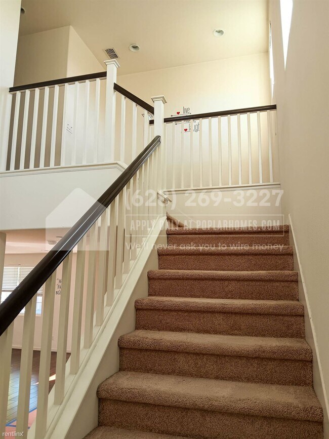 Building Photo - 4 br, 2.5 bath House - 113 Bradley Ct -