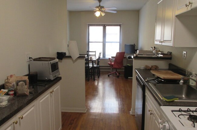 Foto del edificio - 719 W Roscoe St