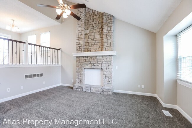 Building Photo - 3 br, 2 bath House - 120 SE Topaz Drive