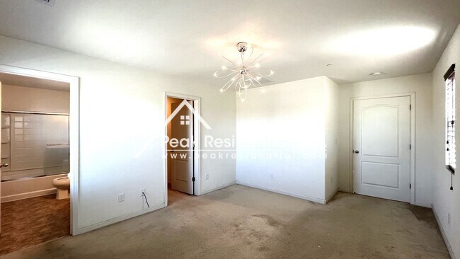 Foto del edificio - Wonderful Sacramento 4bd/2.5ba Home with 2...