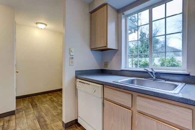 Foto del edificio - INCREDIBLE 2-bed/1.5bath Town House- AND I...