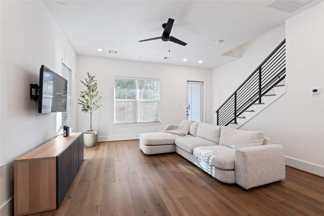 Foto del edificio - 9011 Wellspring Dr