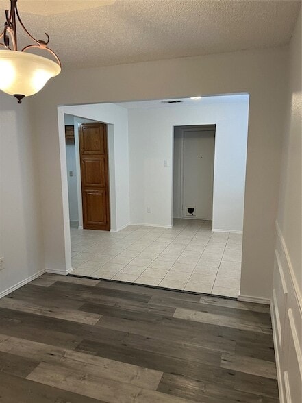 Building Photo - 1706 Oxford Dr