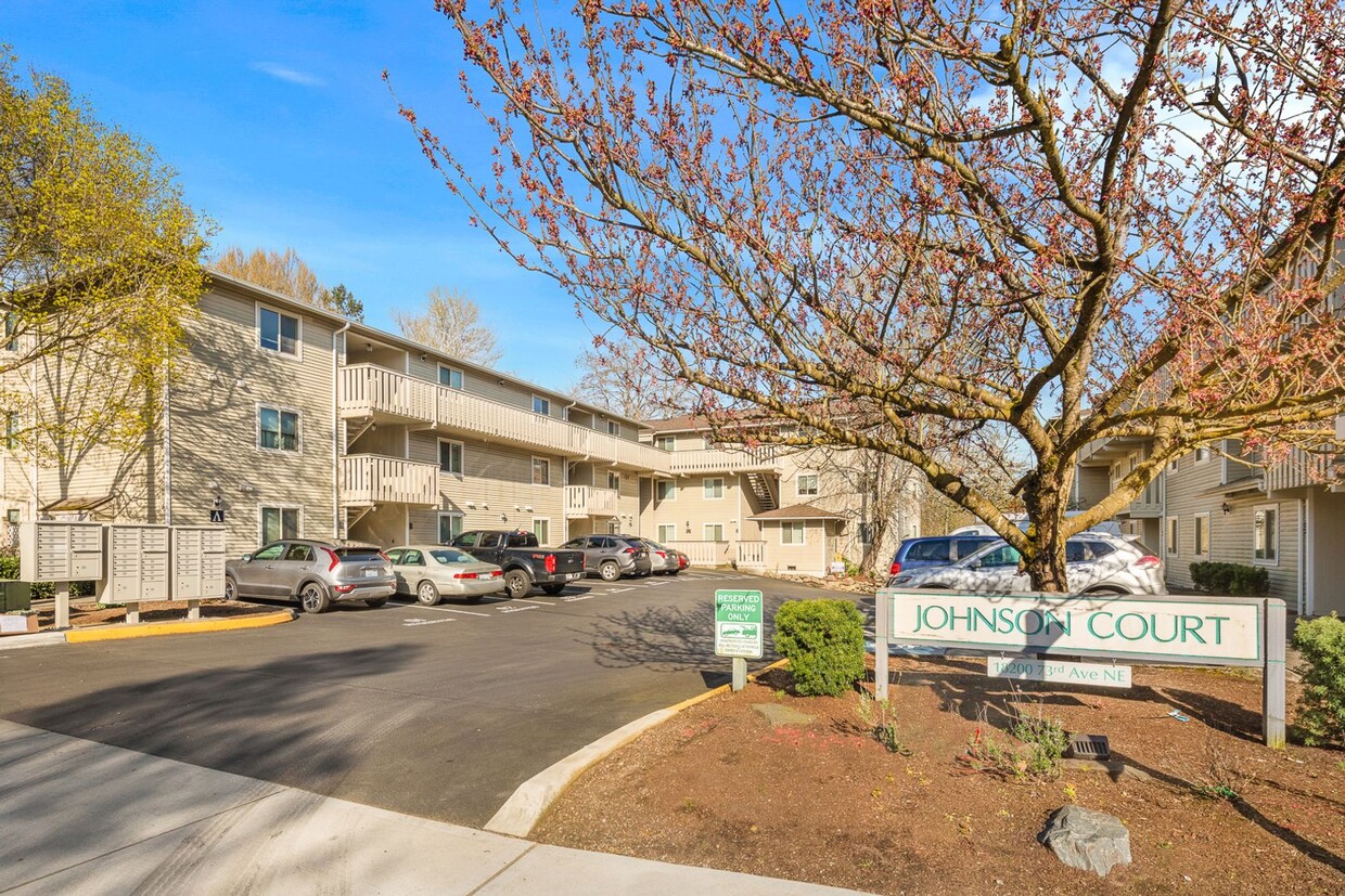 Primary Photo - Charming 1 Bedroom Condo in Kenmore with P...