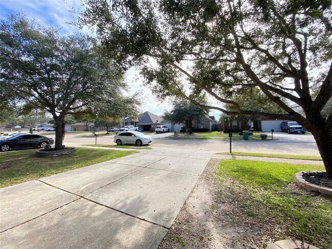 Foto del edificio - 3110 Spring Flower Ln
