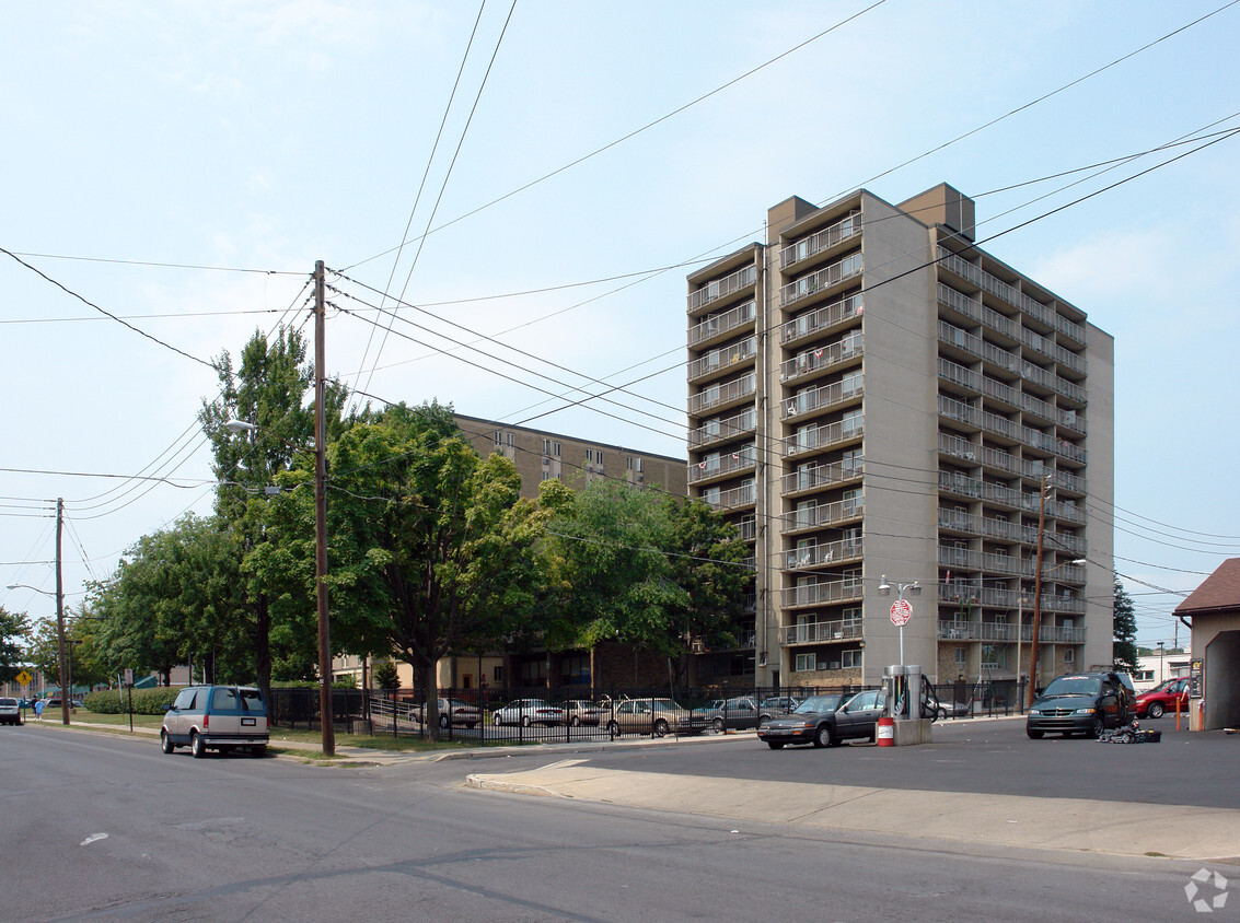 Foto del edificio - John T. Gross Towers