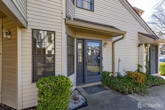 Building Photo - 2301 Bayhead Dr