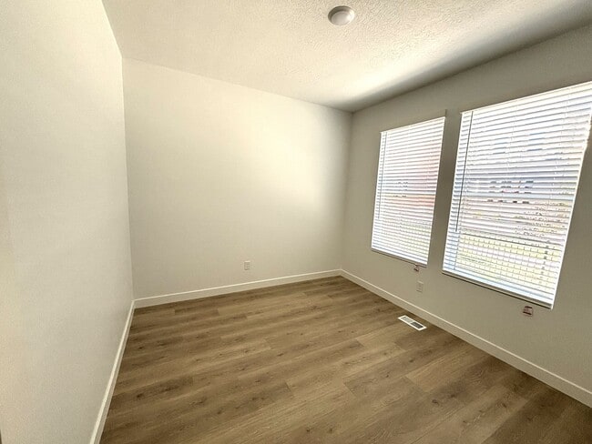 Building Photo - 10078 Loblobby Ln