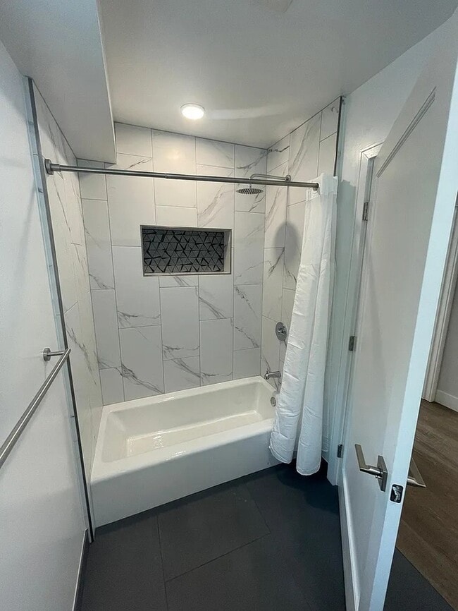 Foto del edificio - Newly renovated 2-BR/1.5BA apartment