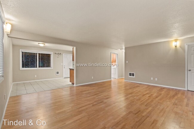 Building Photo - 2 br, 1 bath House - 2937 SW Miles St Unit 2