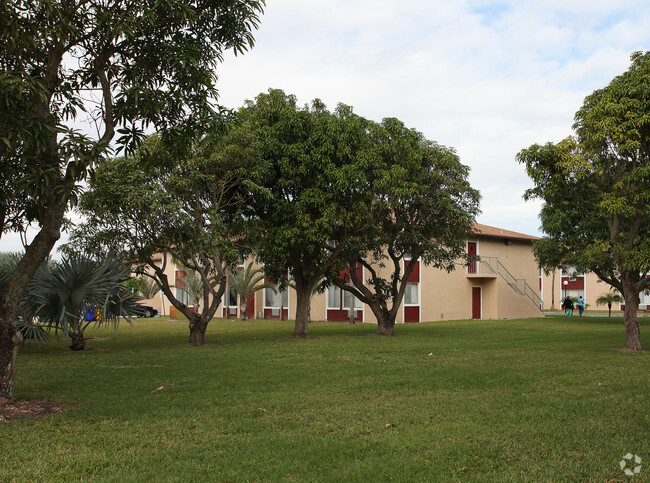 Building Photo - Wedgewood Apartments