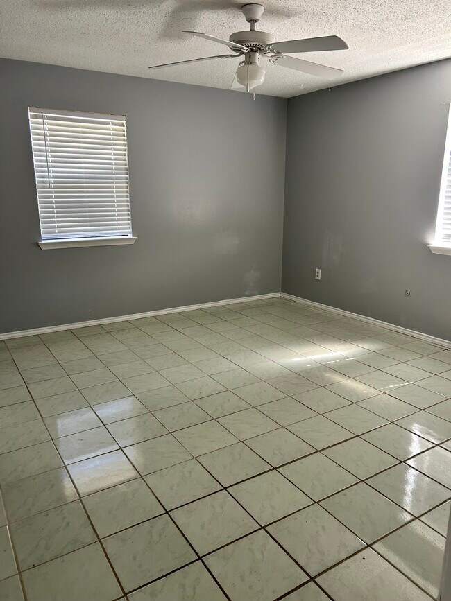 Foto del edificio - 215 Songbird Trl