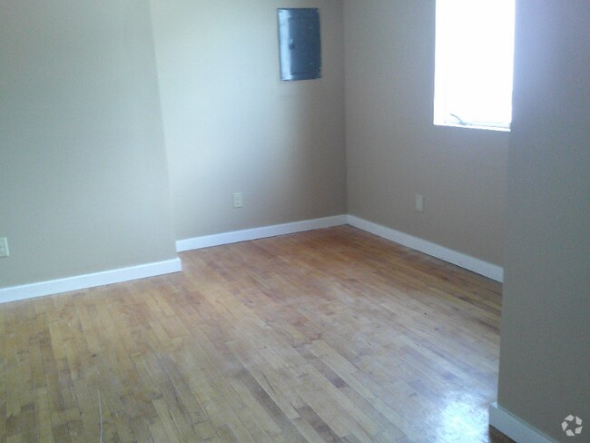 Building Photo - 1376 NY-7