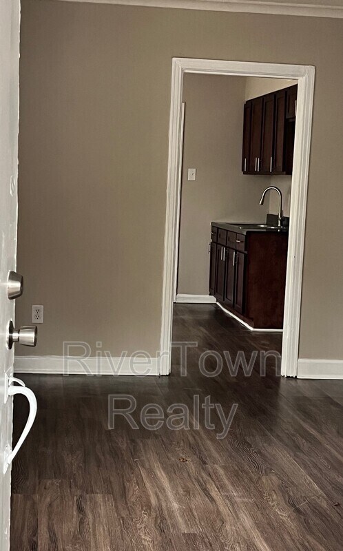 Building Photo - 3362 Rosamond Ave