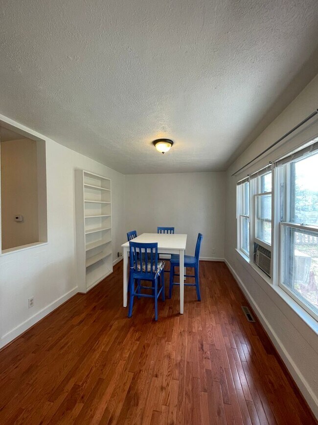 Building Photo - 2B/1B in Goss Grove!