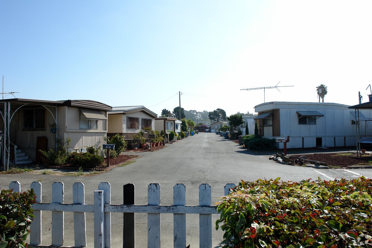 Redwood Mobile Home Park Apartments in Vallejo, CA
