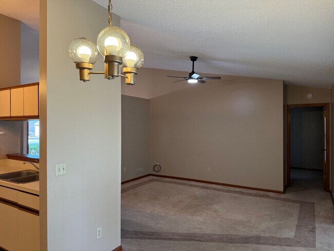 Building Photo - 4 bedroom