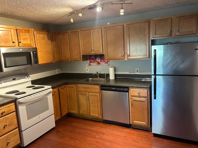 Building Photo - 545 Calef Rd