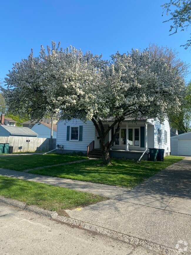Building Photo - 1828 Roszel St