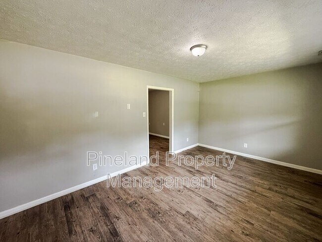 Building Photo - 2233 Delta Dr