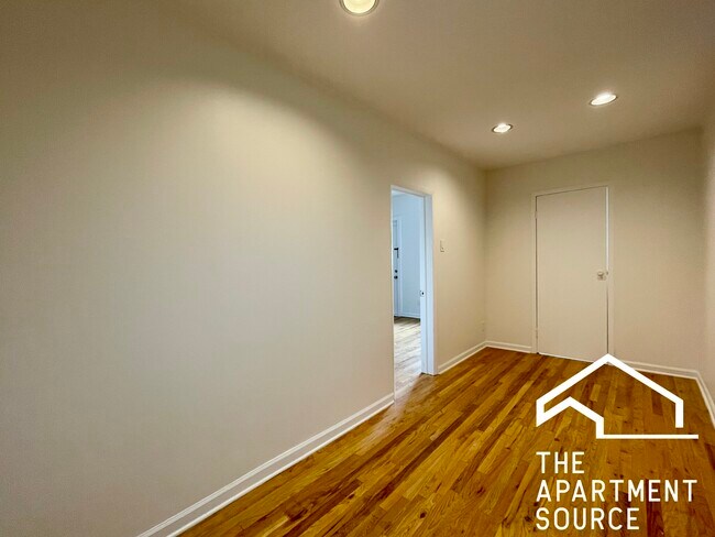 Foto del edificio - 2223 N Hoyne Ave