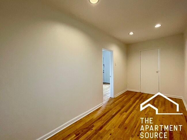 Building Photo - 2223 N Hoyne Ave