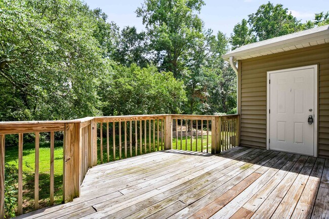 Cubierta trasera - 1 Dover Dr