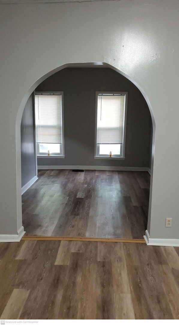 Foto del edificio - Great 2 bed 1.5 bath home includes bonus room and has central air conditioning!