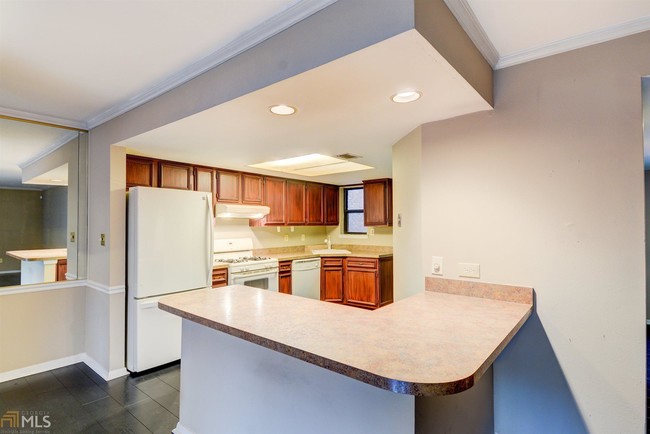 Building Photo - 2110 Palmyra Dr